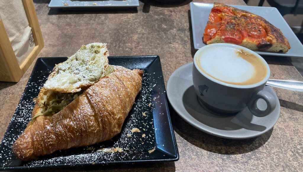 italienisches Frühstück in Udine.