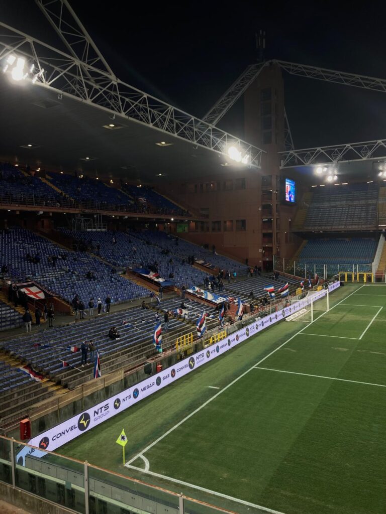 Blick auf die Fantribüne im Luigi Ferraris in Genua.