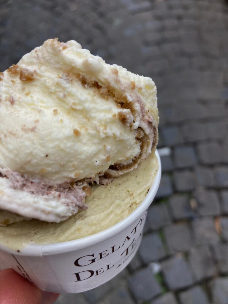 Gelato del Teatro in Rom.