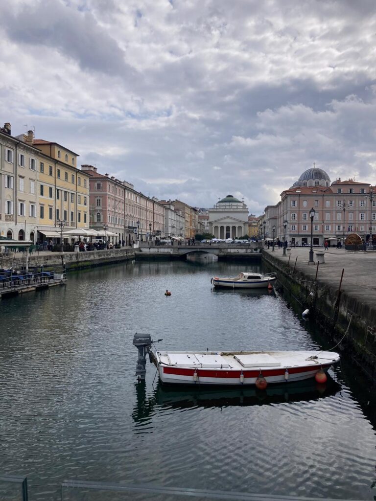Kanal in Triest.