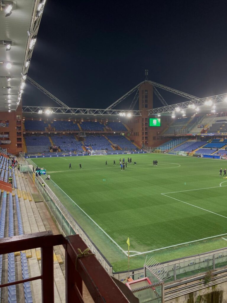 Blick auf das Spielfeld im Luigi Ferraris in Genua.