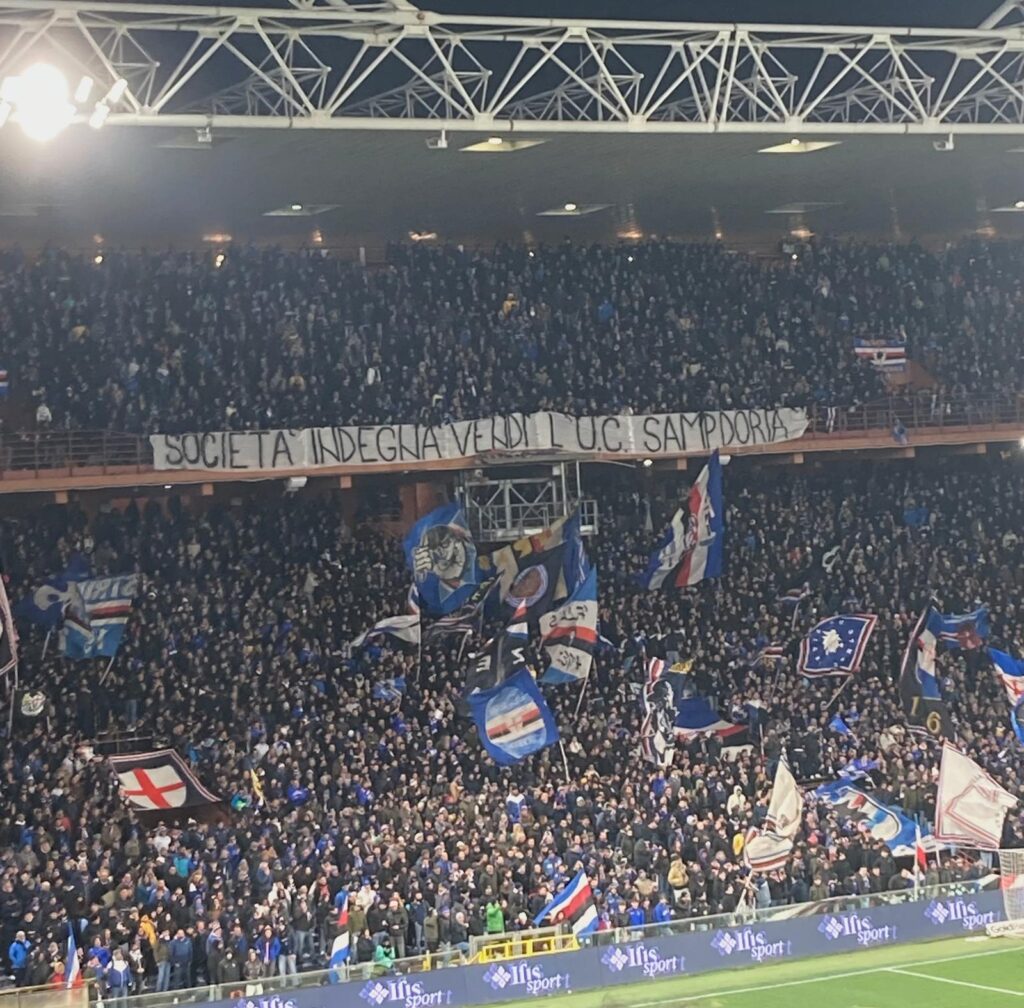 Kritik an der Vereinsführung der Sampdoria Ultras.