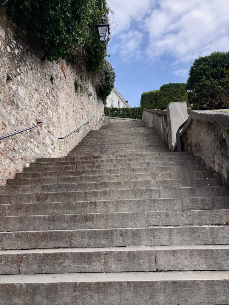 Aufstieg zum Castello in Udine.