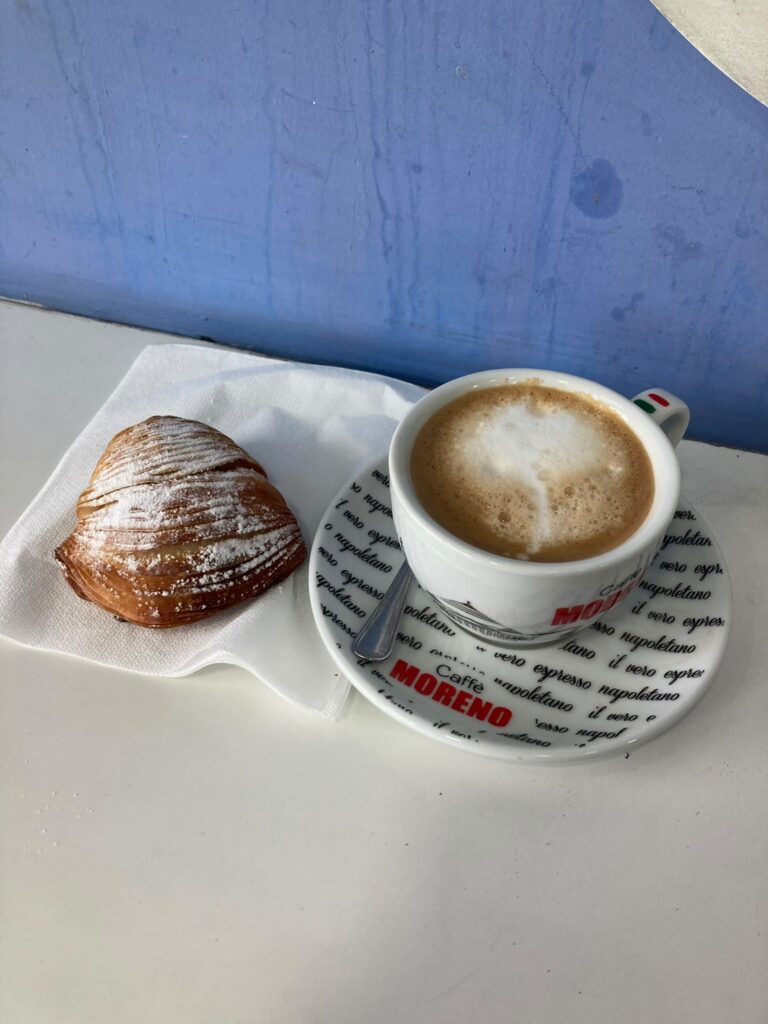 Cappuccino am Airport Napoli.