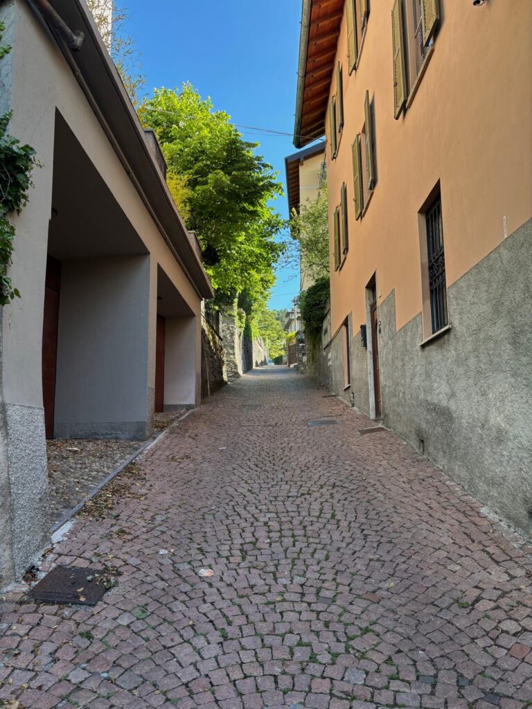 Gasse nach Brunate.